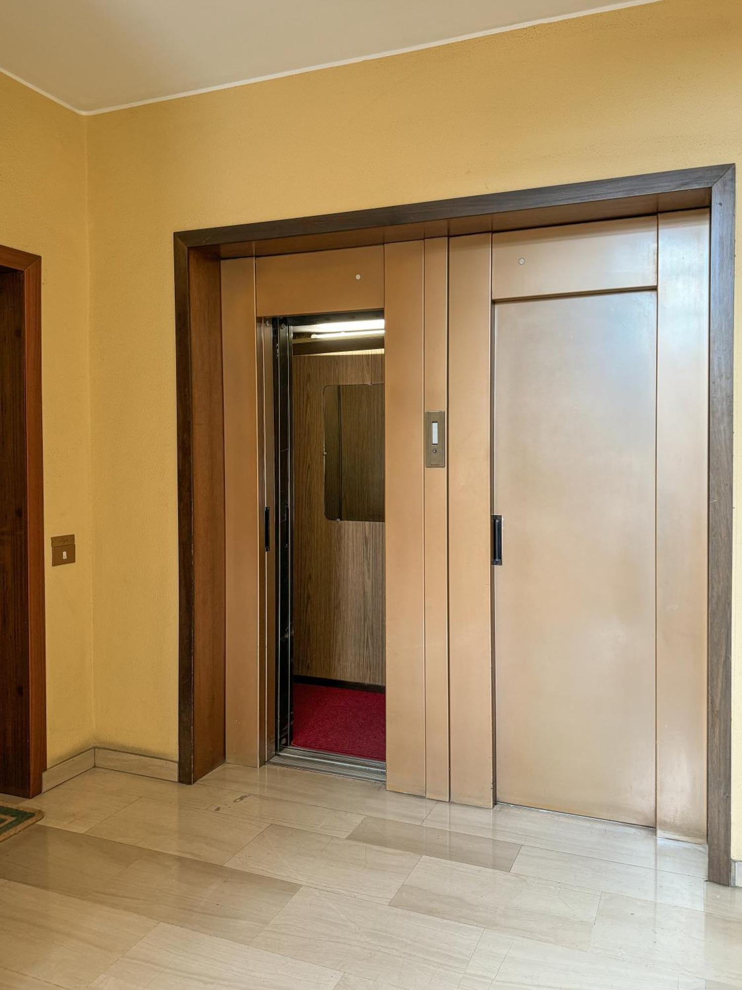 Free Parking - 5 Star - Sauna Luxury Apartment Milán Exterior foto